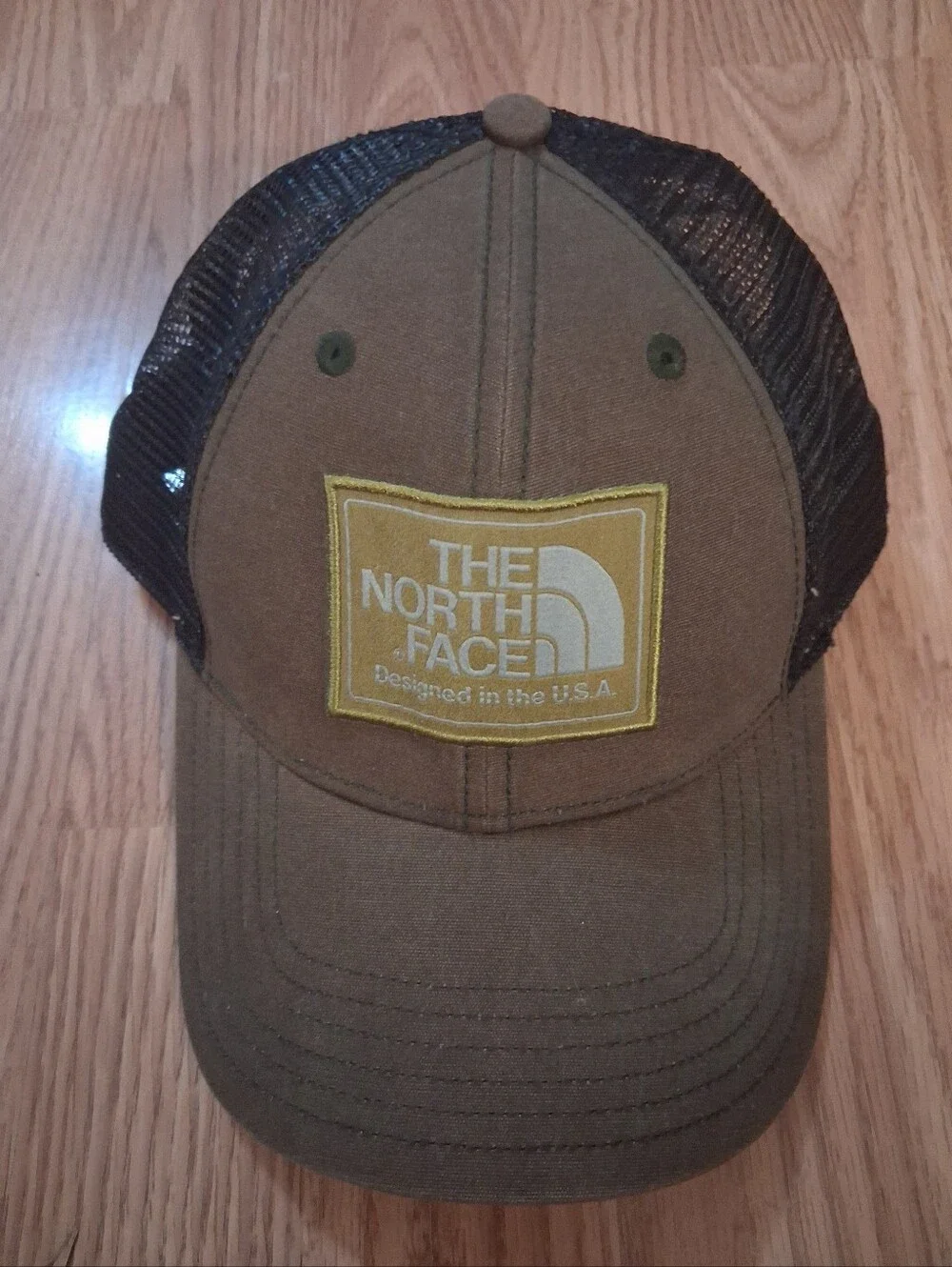 THE NORTH FACE mudder trucker cap.  Unisex.  Olive green & black.